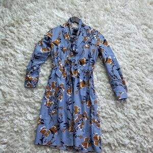 Long sleeve professional wear.